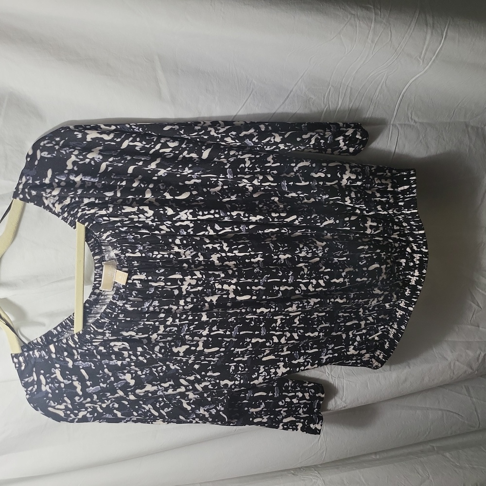 Black, grey, and white marbled top w elastic waist